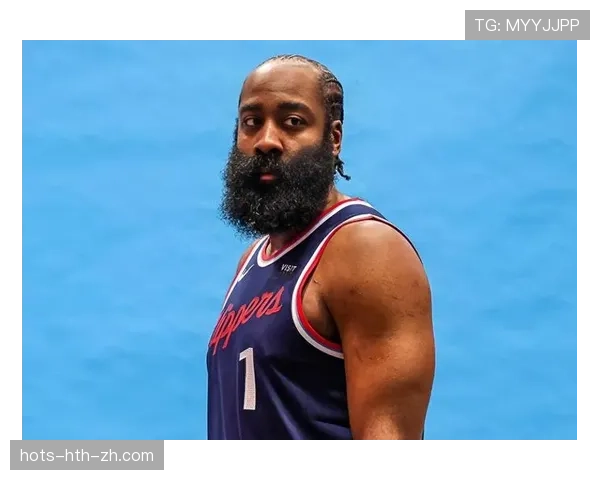 哈登居然把豪车当快递车开了，好歹也晒晒钻戒啊，这生活也太随性了吧