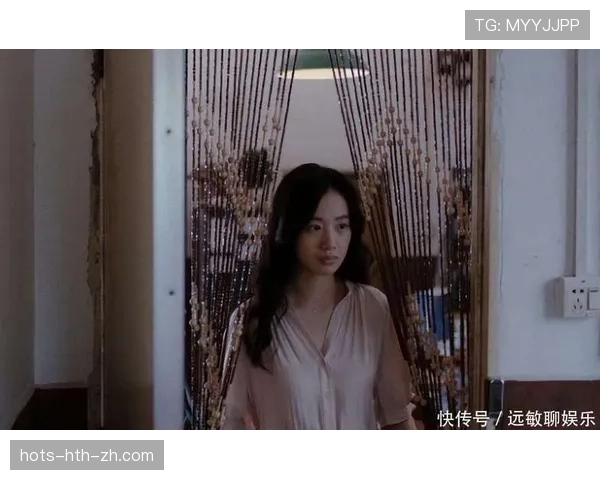 李梦随手背的包比我家客厅还讲究，真想偷看她的购物清单