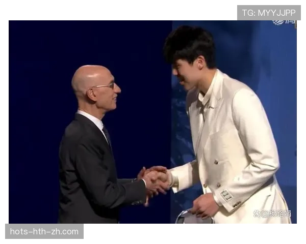 杨瀚森训练完喝蛋白粉像喝水，这胃是租来的吧？